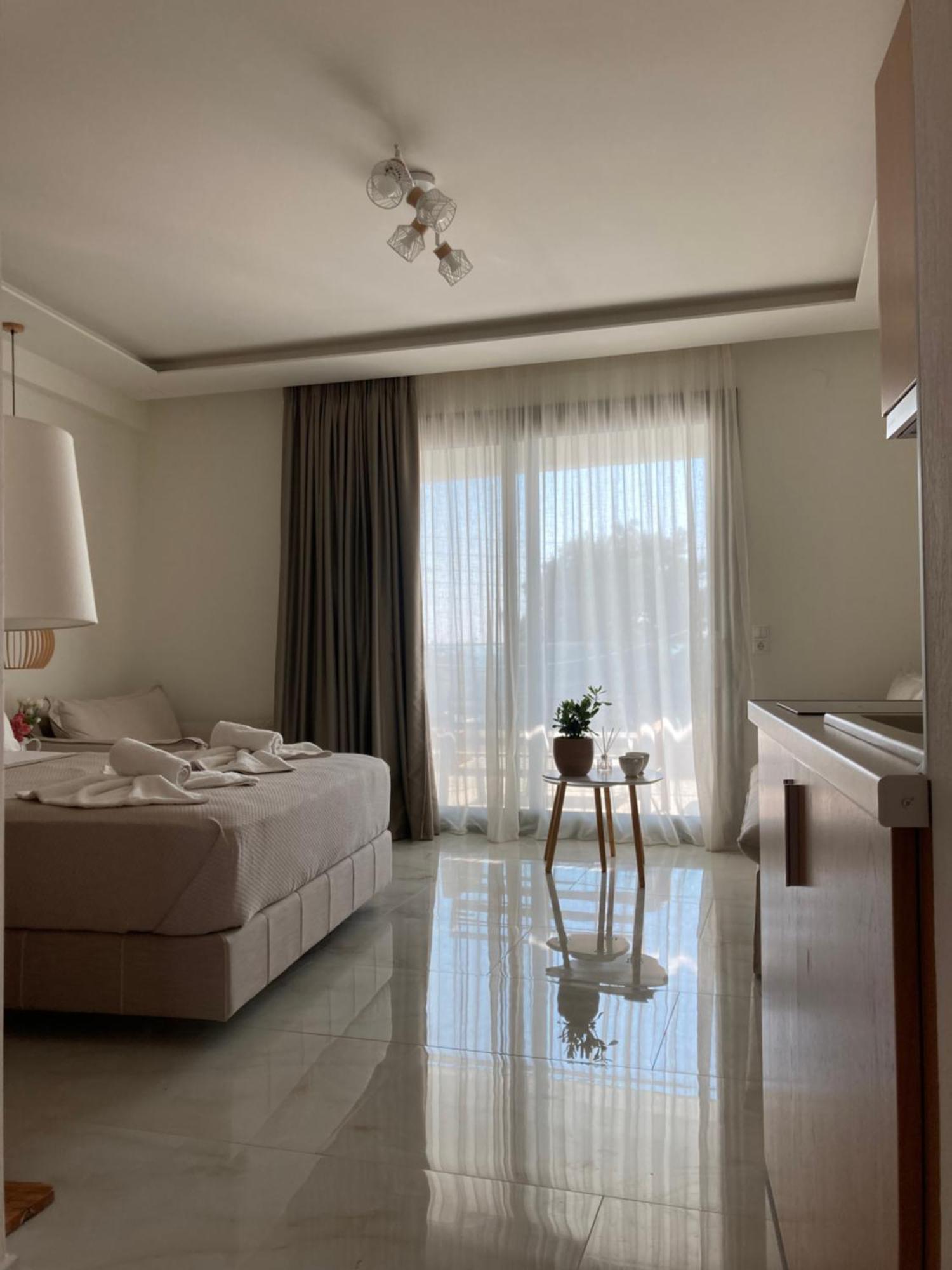 Wide Blue Luxury Suites Neos Marmaras Extérieur photo